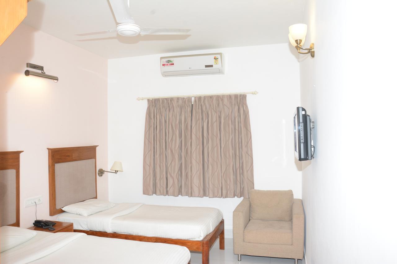 ไส ทาวเวอร์ส Hotel ปุตตาปาร์ถี ภายนอก รูปภาพ