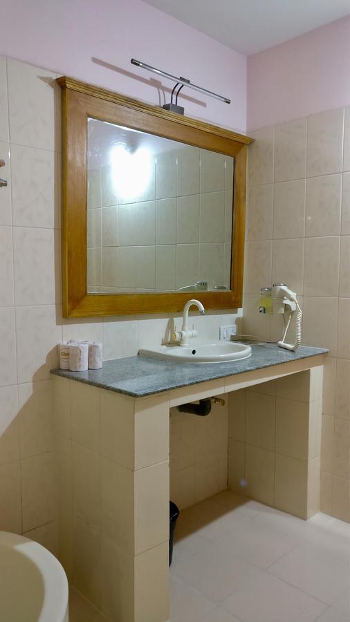ไส ทาวเวอร์ส Hotel ปุตตาปาร์ถี ภายนอก รูปภาพ