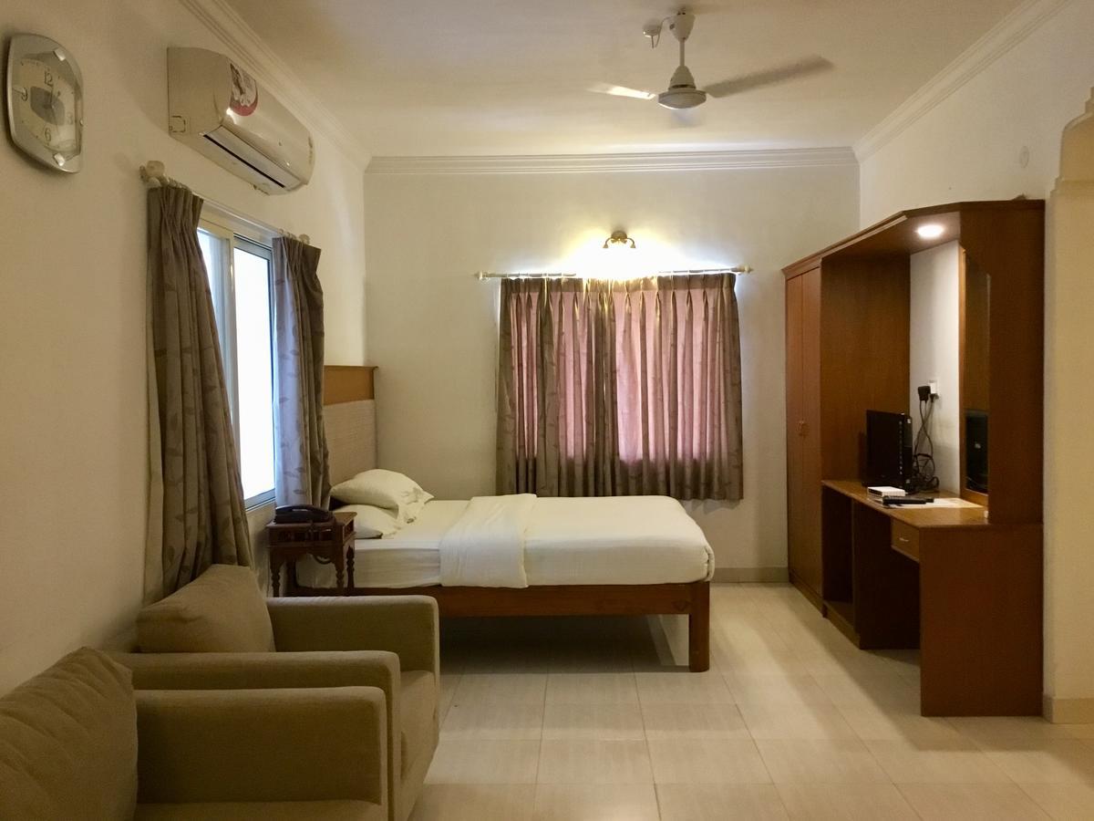 ไส ทาวเวอร์ส Hotel ปุตตาปาร์ถี ภายนอก รูปภาพ