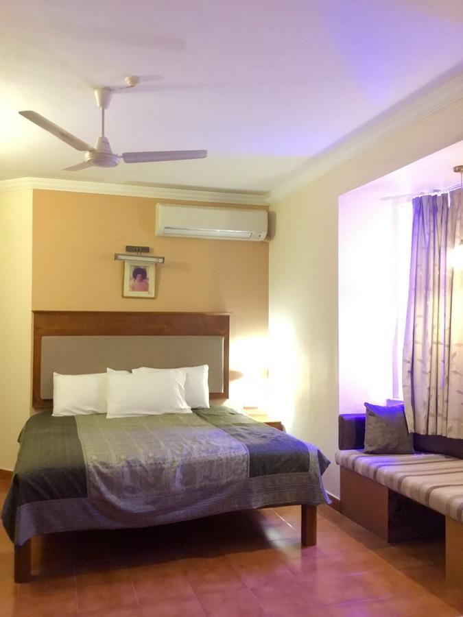 ไส ทาวเวอร์ส Hotel ปุตตาปาร์ถี ภายนอก รูปภาพ