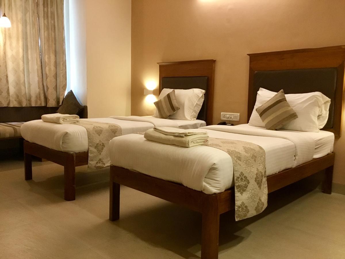 ไส ทาวเวอร์ส Hotel ปุตตาปาร์ถี ภายนอก รูปภาพ