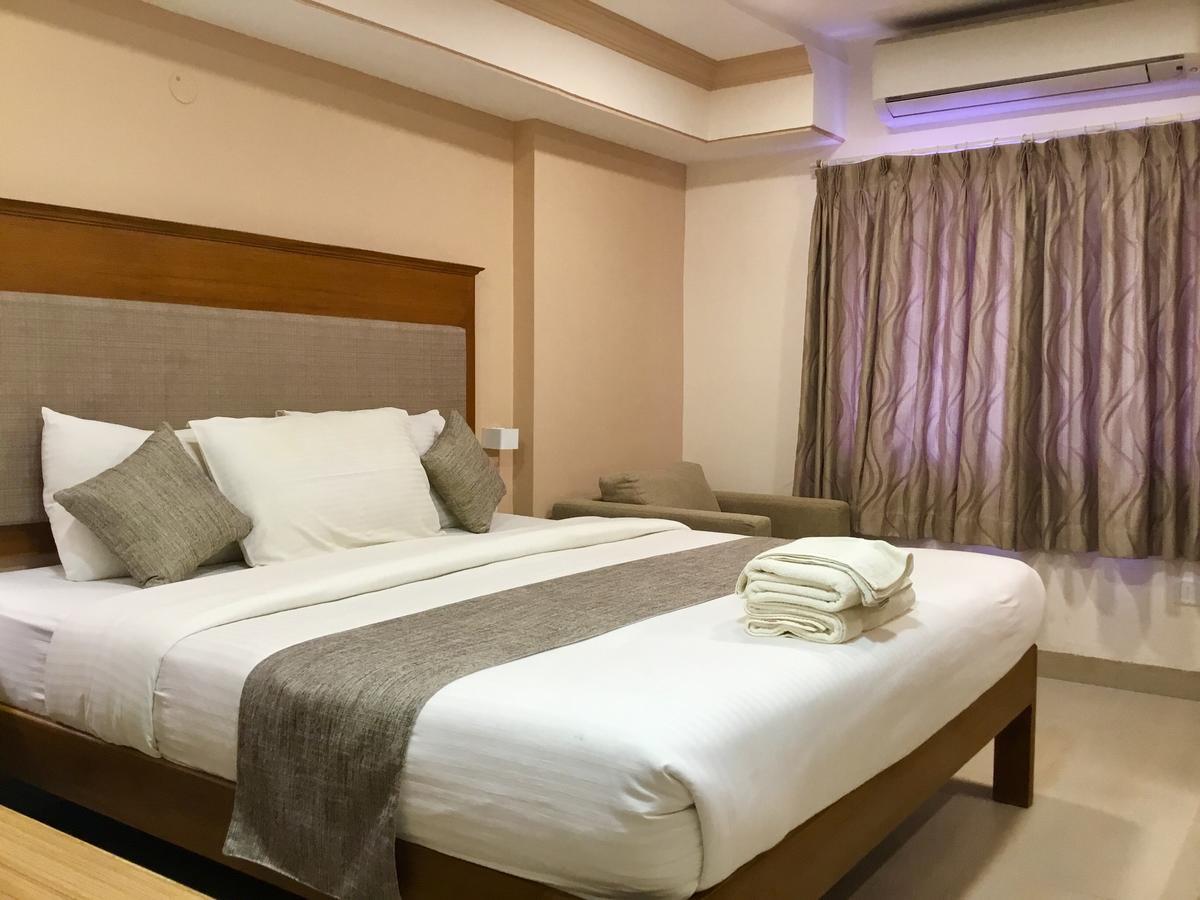ไส ทาวเวอร์ส Hotel ปุตตาปาร์ถี ภายนอก รูปภาพ