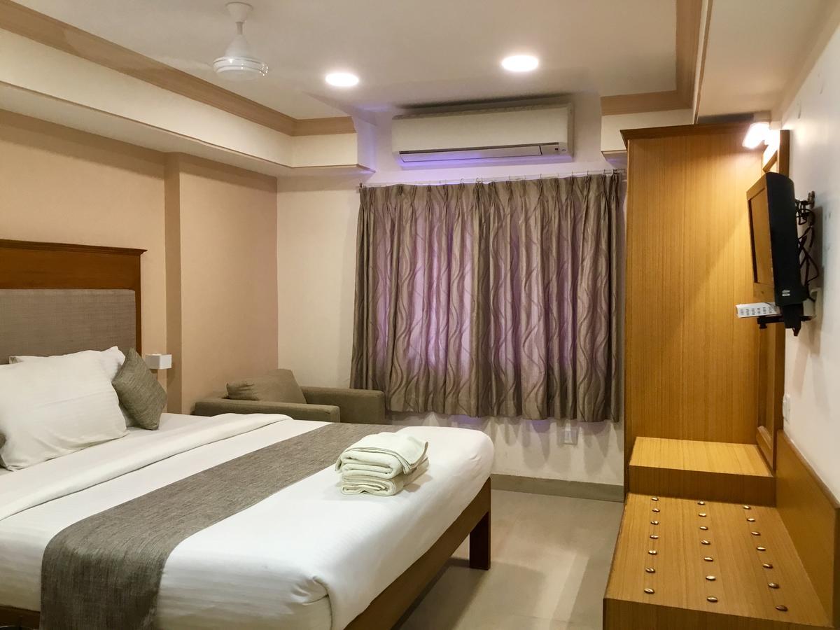 ไส ทาวเวอร์ส Hotel ปุตตาปาร์ถี ภายนอก รูปภาพ