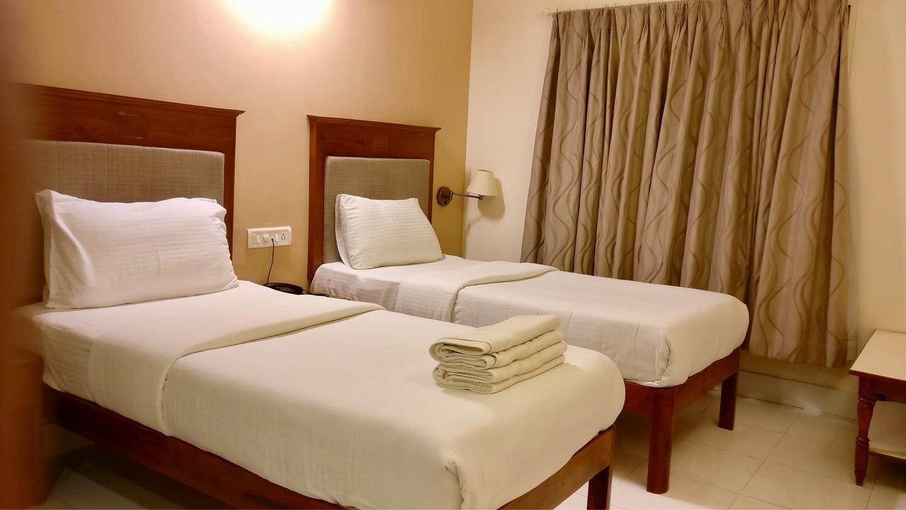 ไส ทาวเวอร์ส Hotel ปุตตาปาร์ถี ภายนอก รูปภาพ