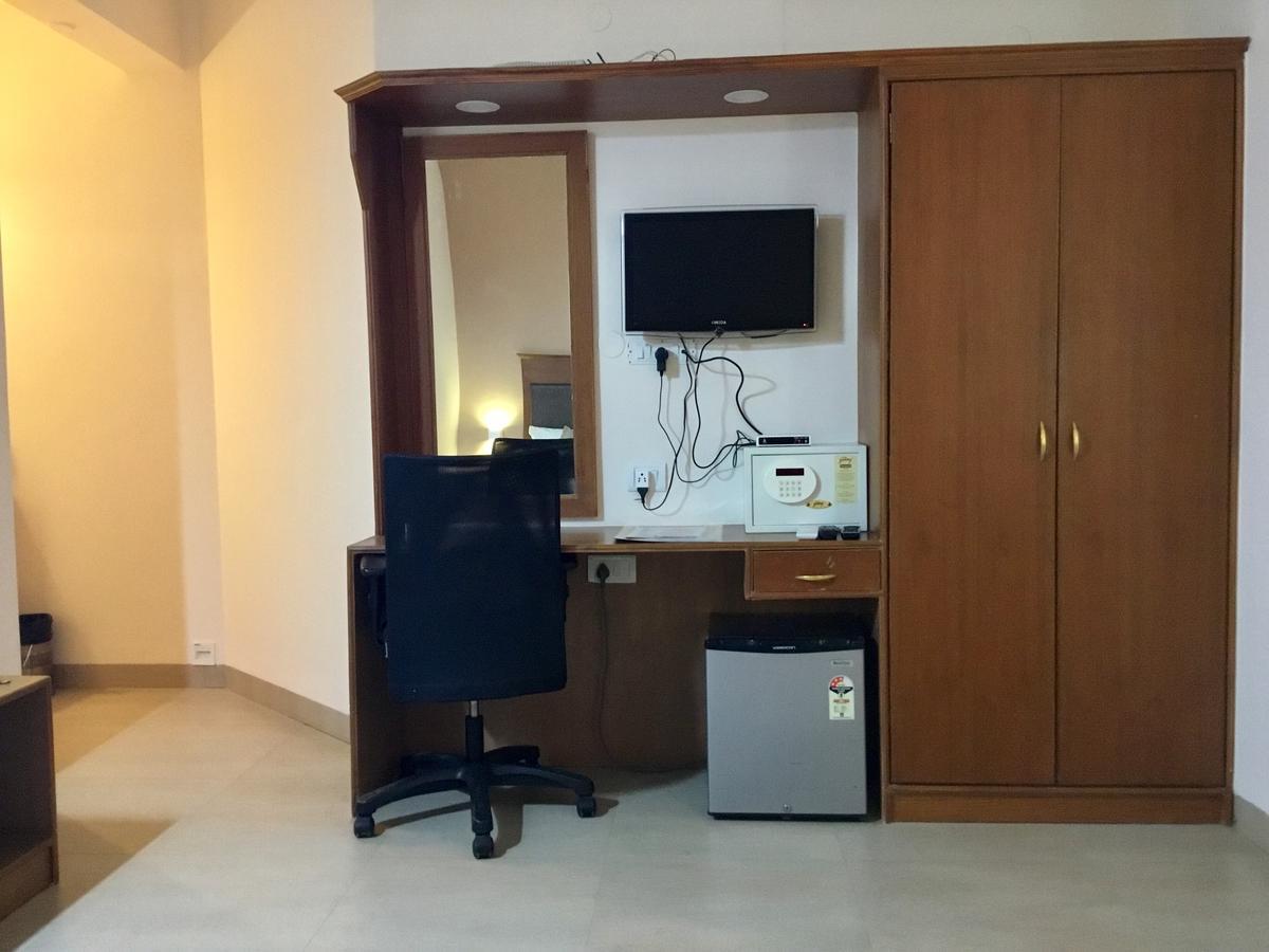 ไส ทาวเวอร์ส Hotel ปุตตาปาร์ถี ภายนอก รูปภาพ