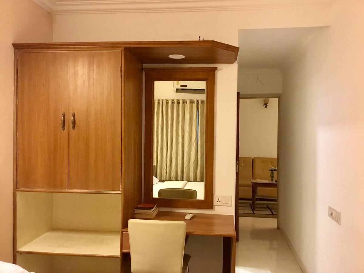 ไส ทาวเวอร์ส Hotel ปุตตาปาร์ถี ภายนอก รูปภาพ