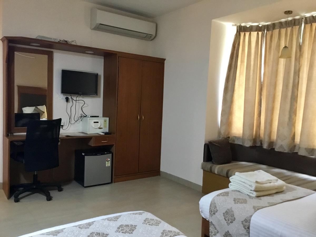 ไส ทาวเวอร์ส Hotel ปุตตาปาร์ถี ภายนอก รูปภาพ