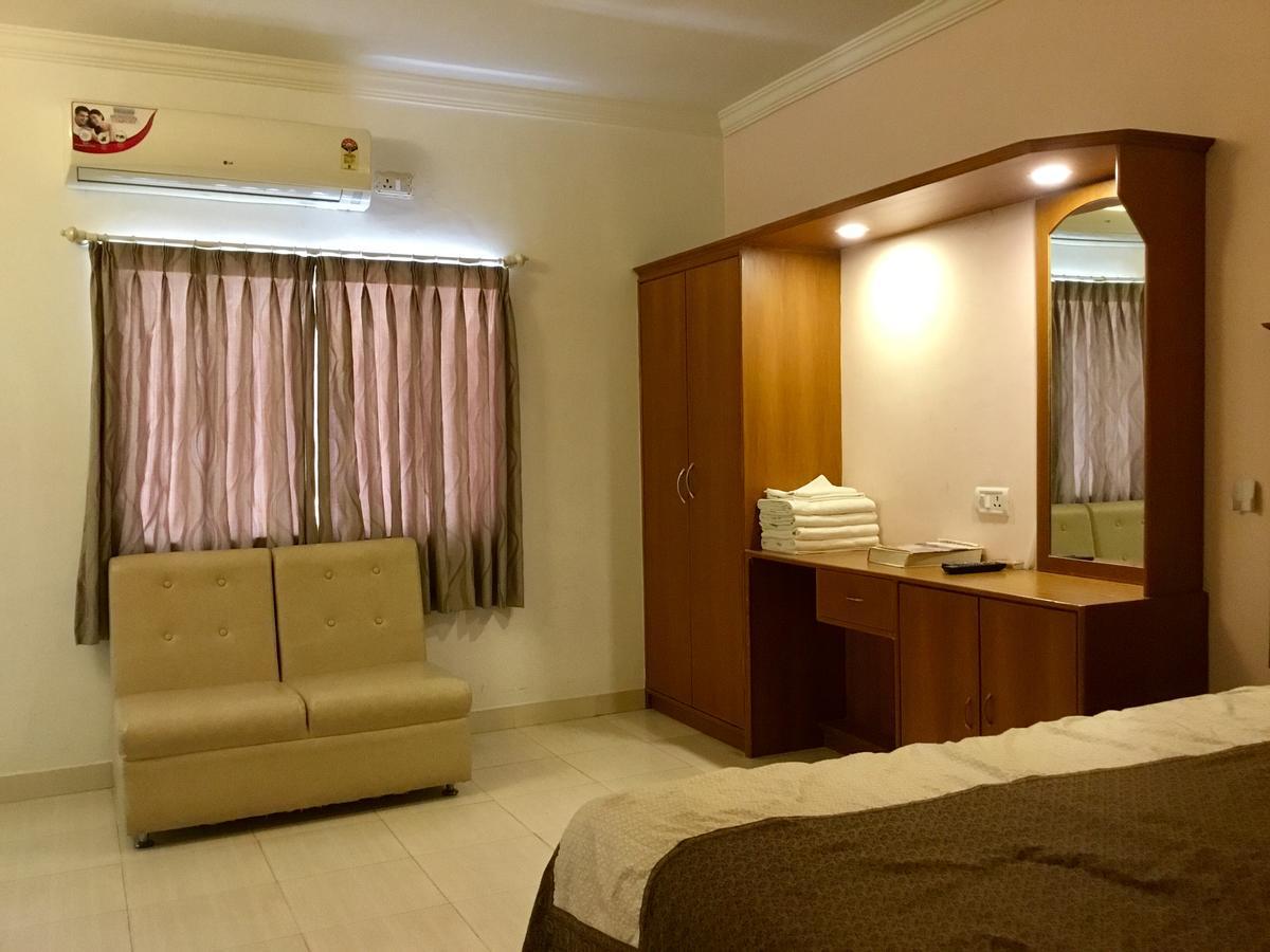 ไส ทาวเวอร์ส Hotel ปุตตาปาร์ถี ภายนอก รูปภาพ