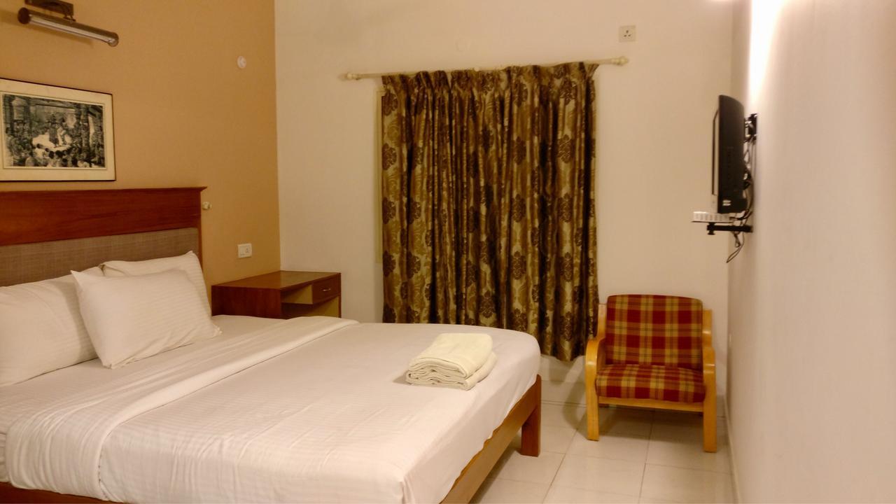 ไส ทาวเวอร์ส Hotel ปุตตาปาร์ถี ภายนอก รูปภาพ