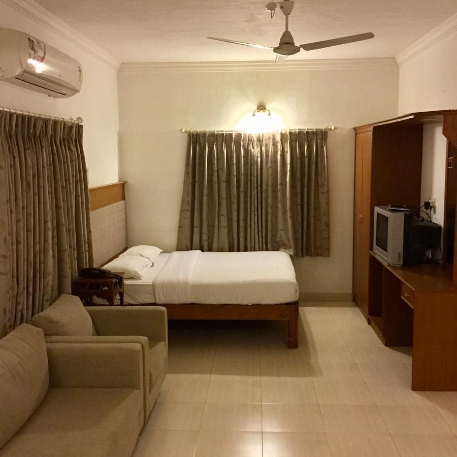 ไส ทาวเวอร์ส Hotel ปุตตาปาร์ถี ภายนอก รูปภาพ